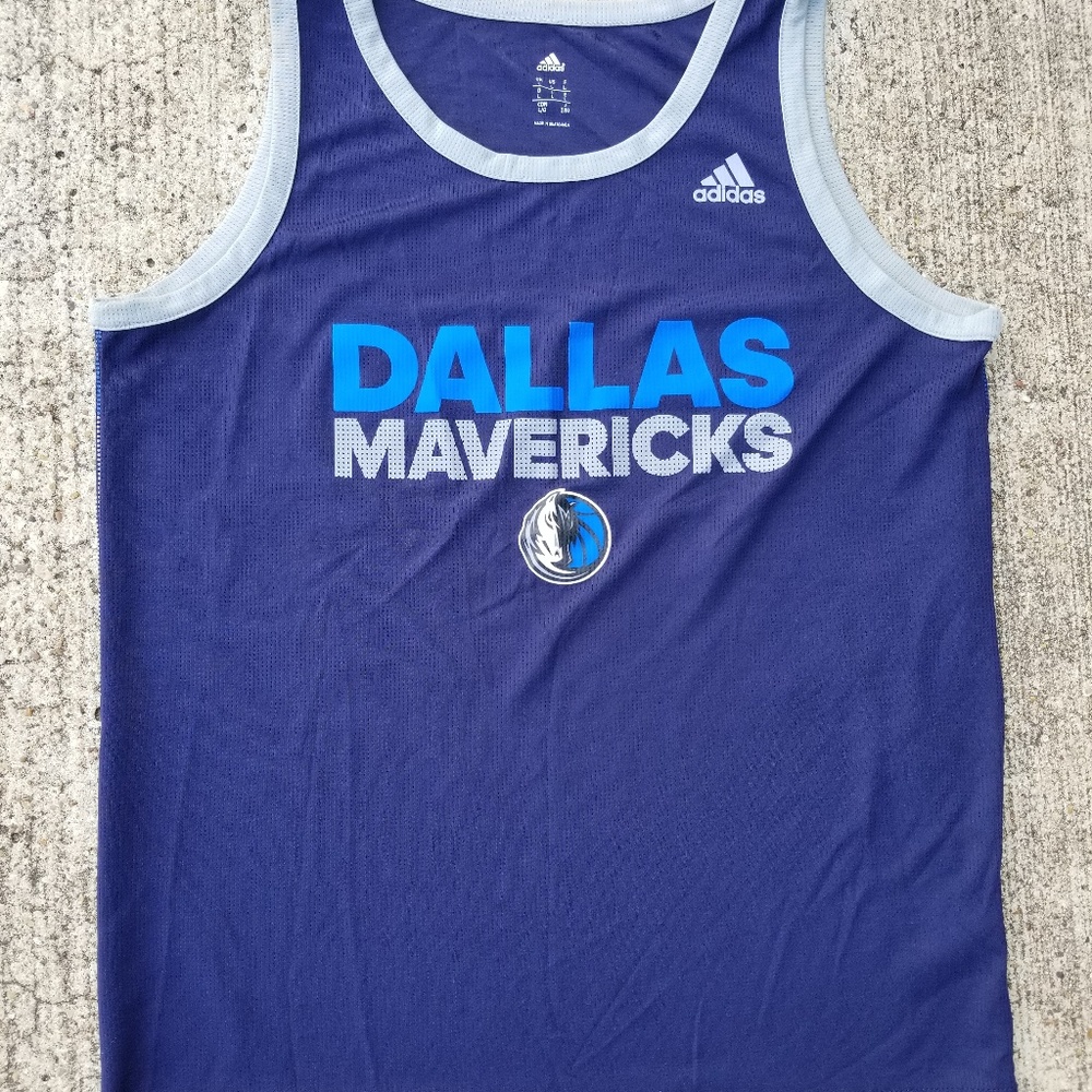 Dallas Mavericks away/visitor basketball jersey